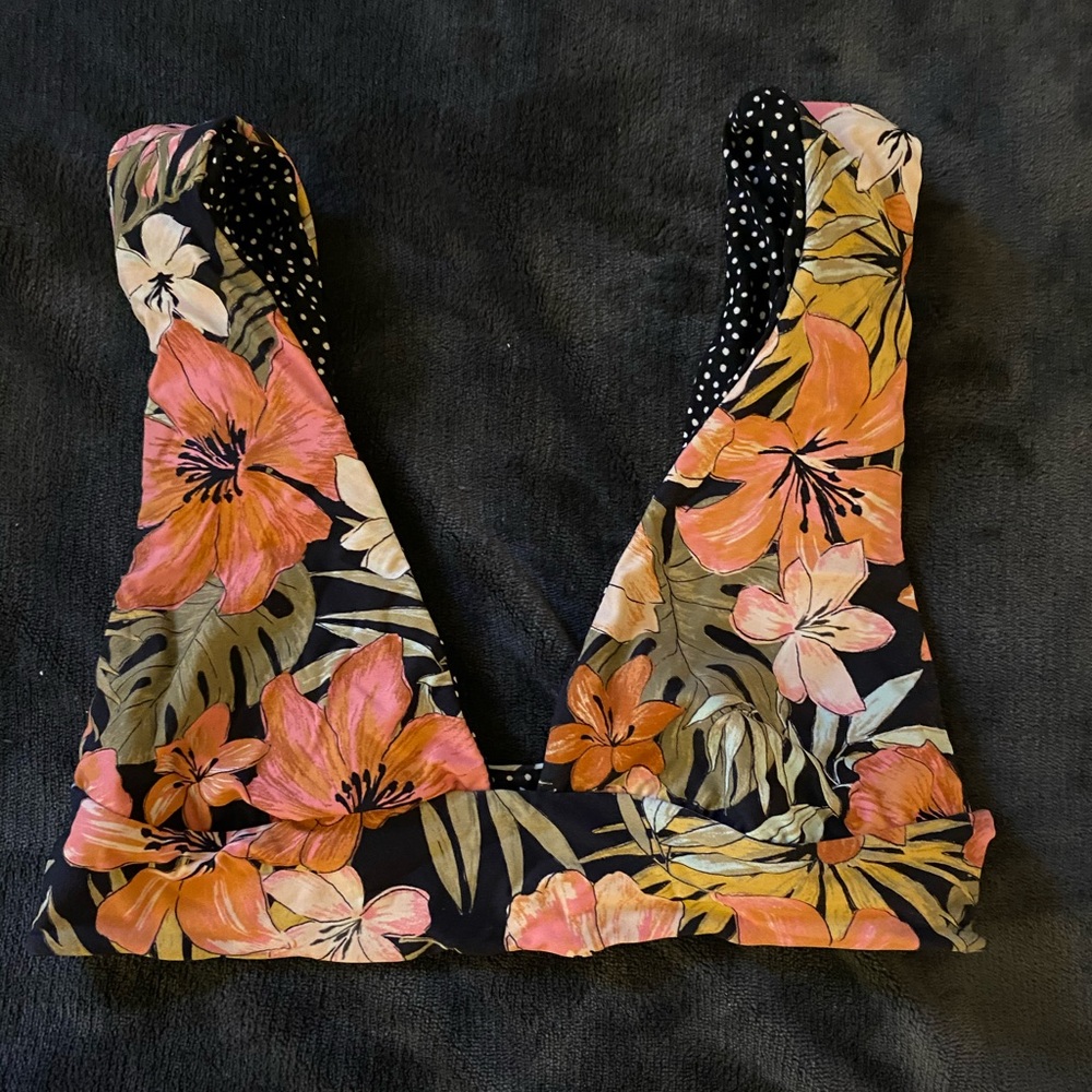 Billabong bikini top size small